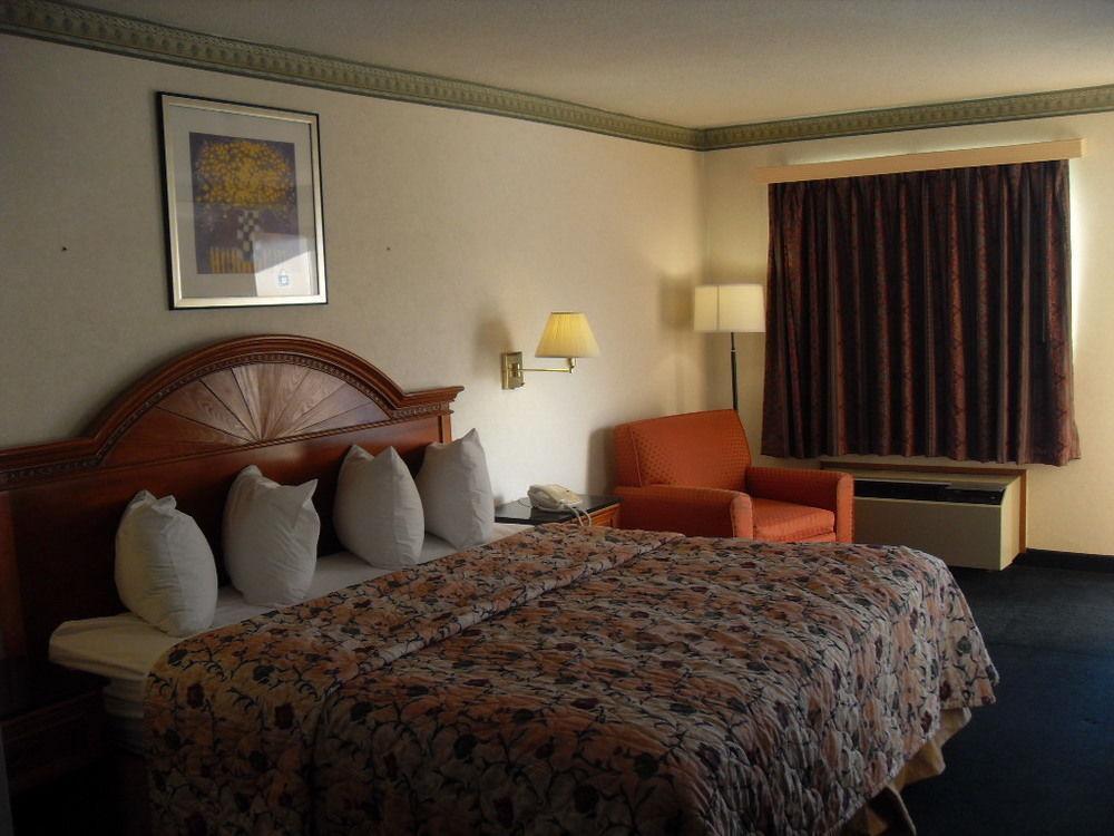 Days Inn By Wyndham Maumee/Toledo Εξωτερικό φωτογραφία