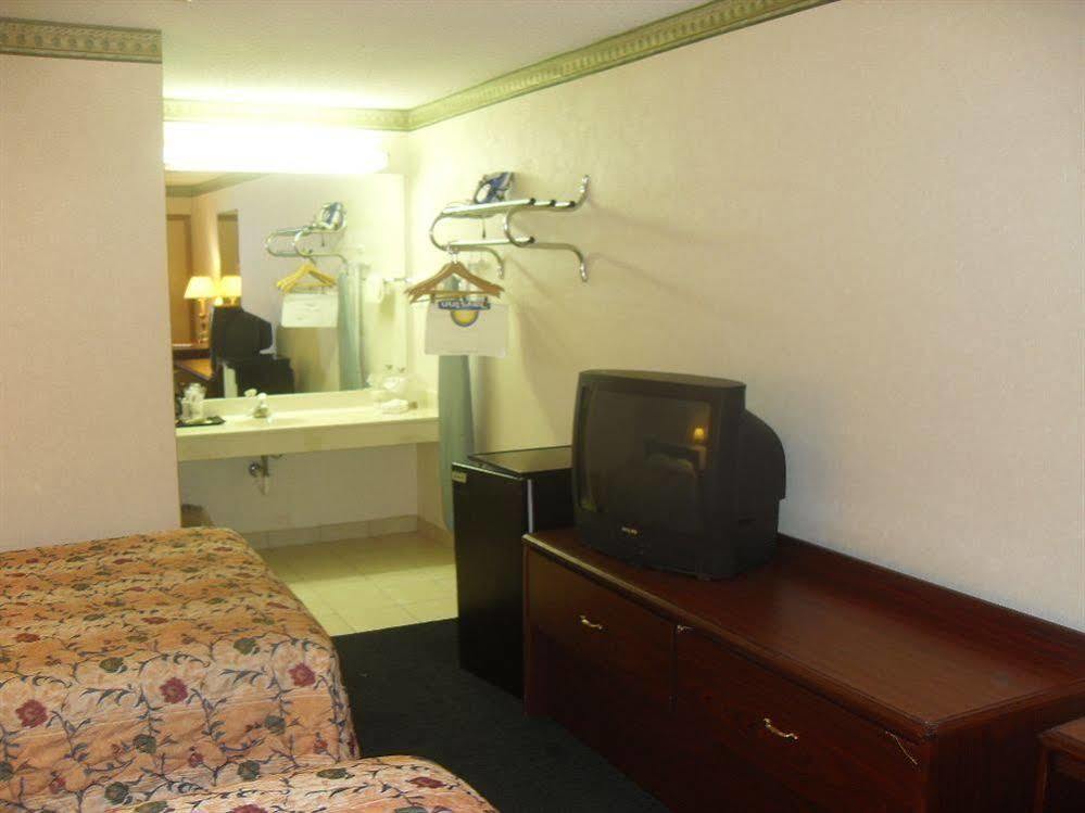 Days Inn By Wyndham Maumee/Toledo Εξωτερικό φωτογραφία
