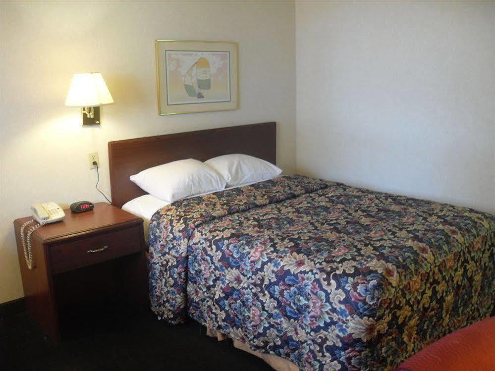 Days Inn By Wyndham Maumee/Toledo Εξωτερικό φωτογραφία