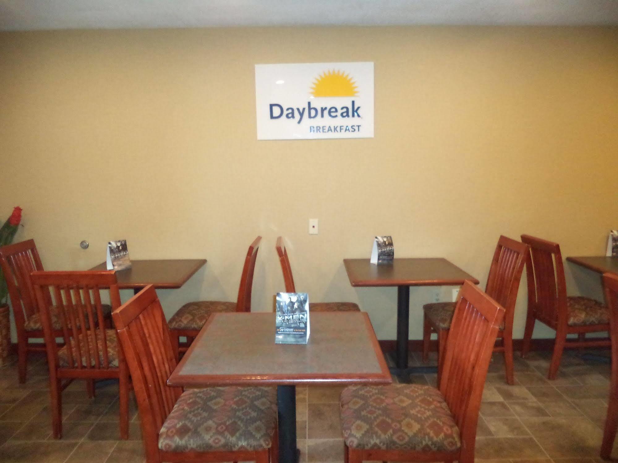 Days Inn By Wyndham Maumee/Toledo Εξωτερικό φωτογραφία