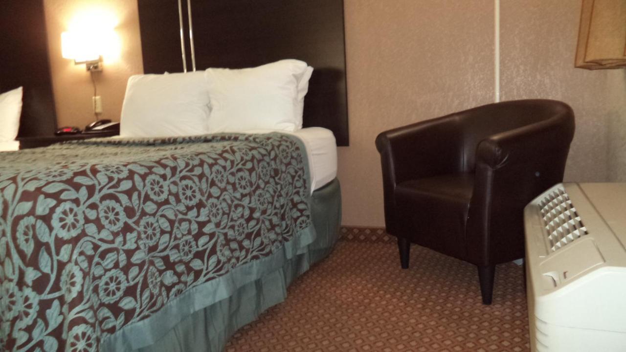 Days Inn By Wyndham Maumee/Toledo Εξωτερικό φωτογραφία